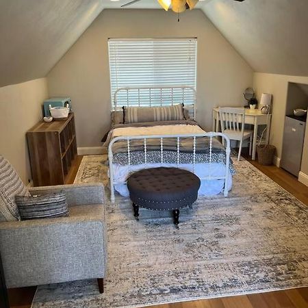 Adorable 1 Bedroom With Pool, And Horse Arena オークデール エクステリア 写真